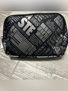 NWT* Lululemon Everywhere Belt Bag *Manifesto Print in Black